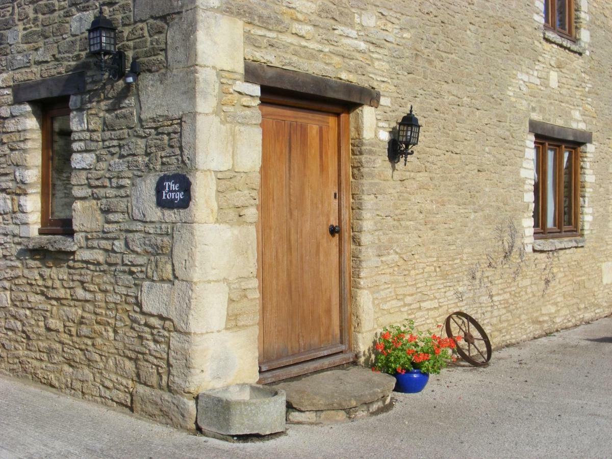 The Forge Villa Corsham Exterior photo